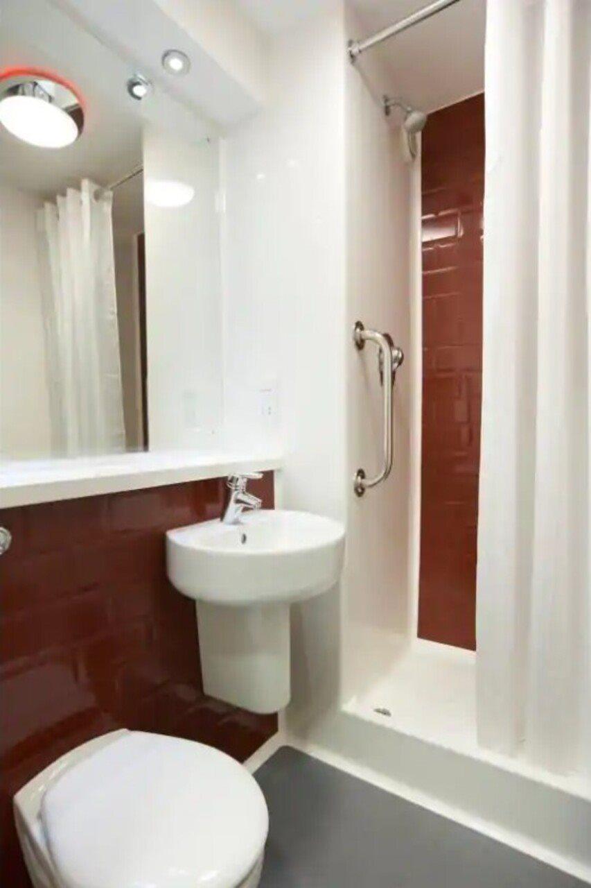 Travelodge Bracknell Central Eksteriør billede